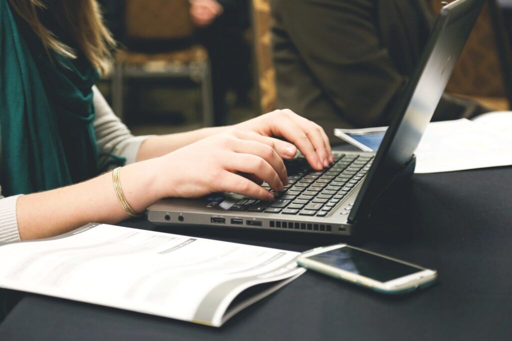 Auction shipping coordination for valuable and fragile items